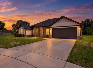 10 Gemstone Ct, Angleton, TX 77515