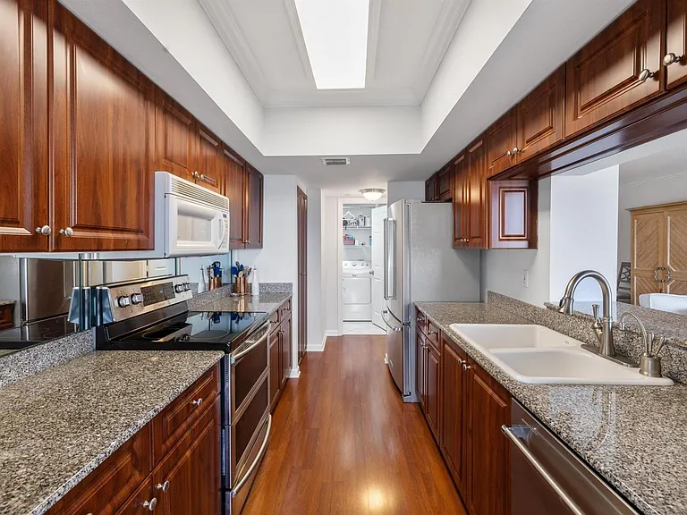 2880 NE 14th Street Cswy #904 — Photo 33
