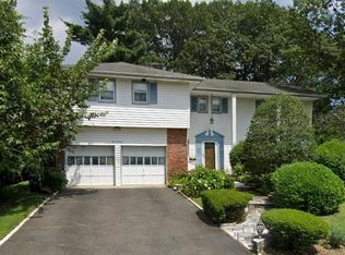 100 Birch Hill Drive, Albertson, NY 11576