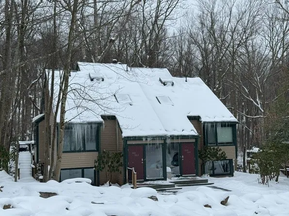 550 Laurel Pond Dr, Farmington, PA 15437