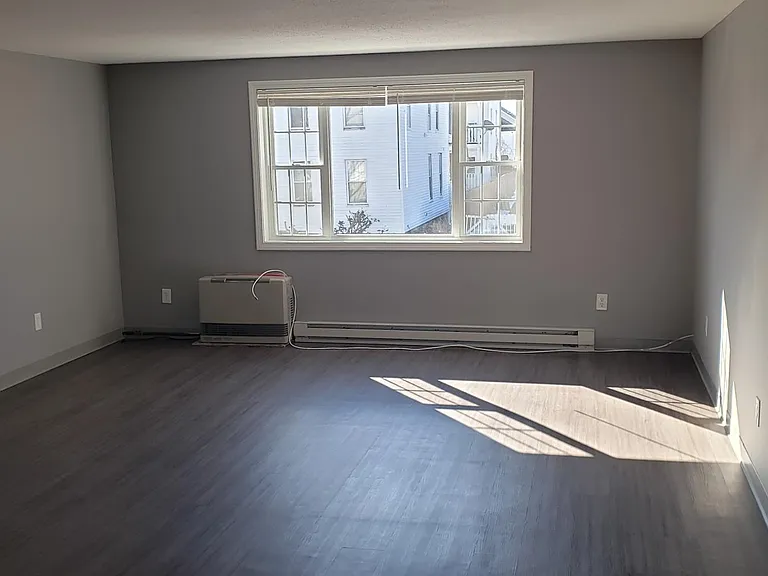 330 Harvard St — Photo 3