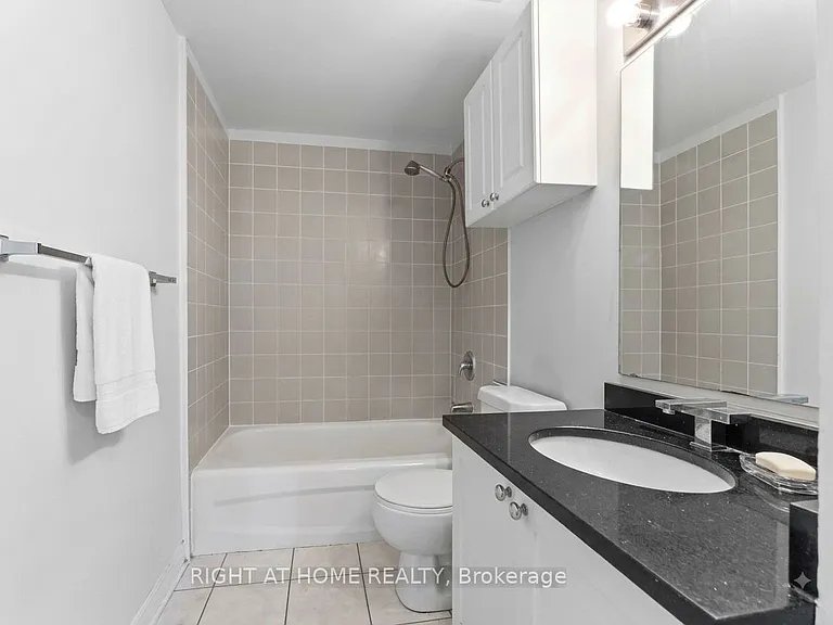 134 York St #1009 — Photo 16