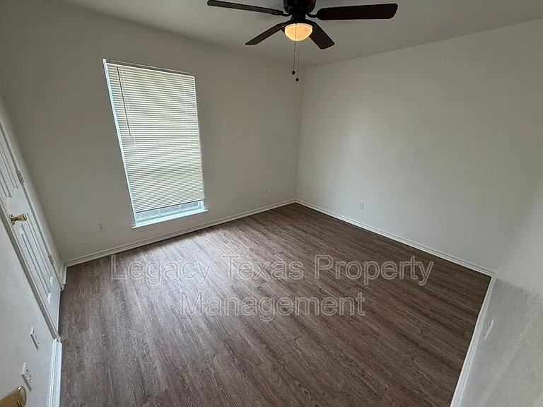 1718 Short St #D — Photo 7