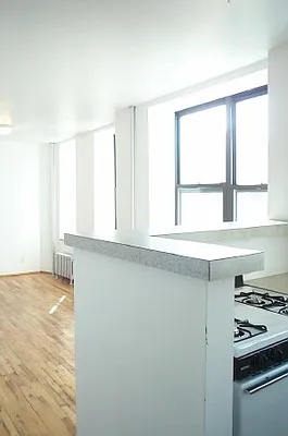 Rented by Tower Brokerage | media 12