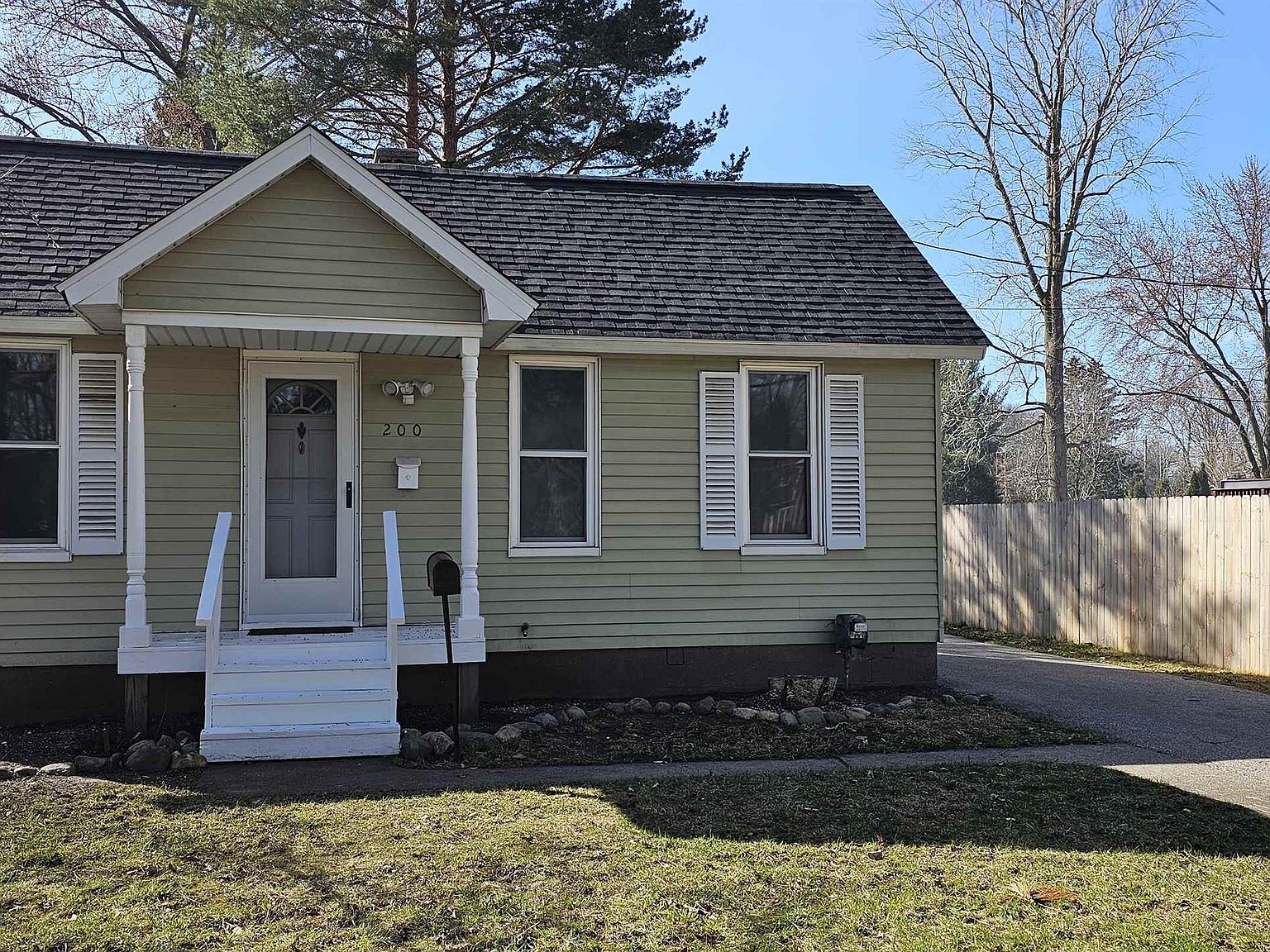 200 Nebobish Ave, Essexville, MI 48732 Zillow