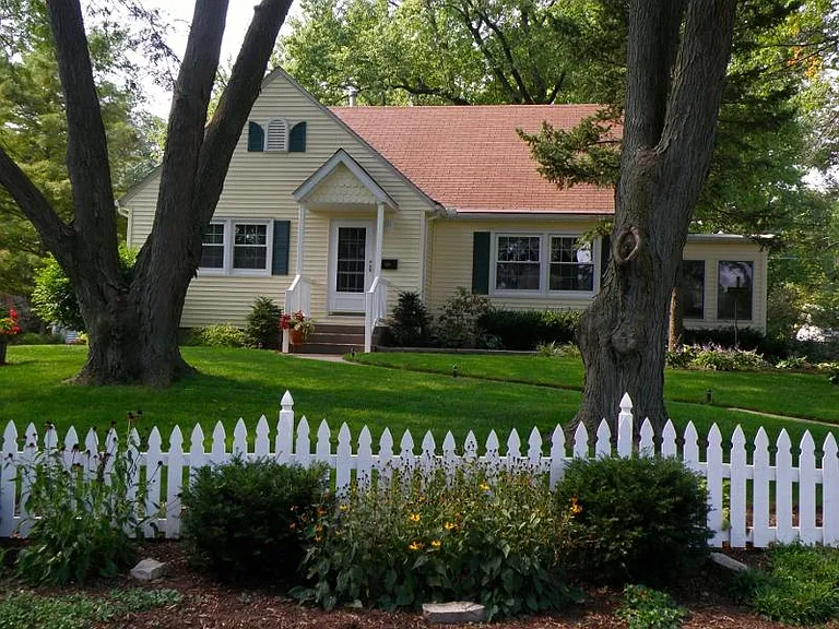 1312 Elmore Ave — Photo 1