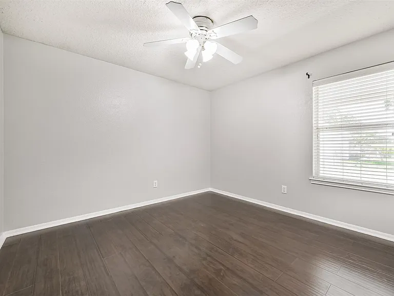 2401 Woody Rd — Photo 21