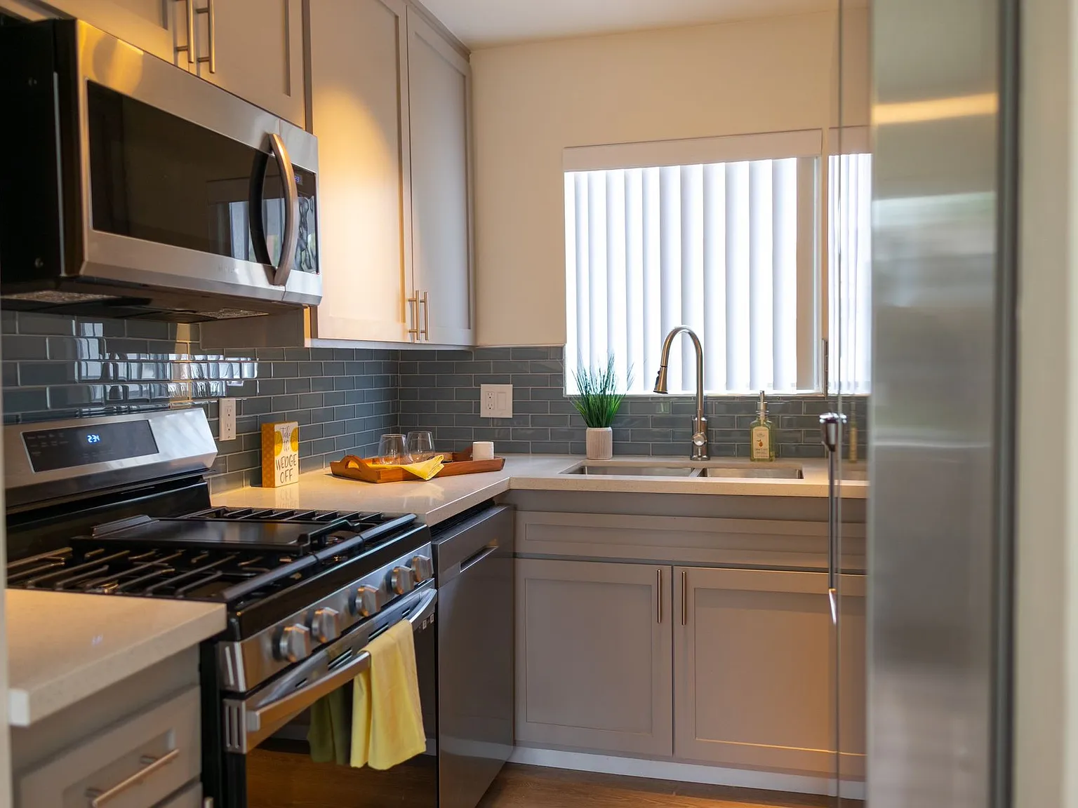 Tustin Palms Apartment Homes — Photo 2