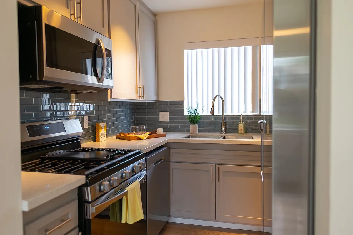 Building Photo - Tustin Palms Apartment Homes