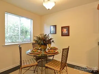 Arundel Apartments — Photo 4