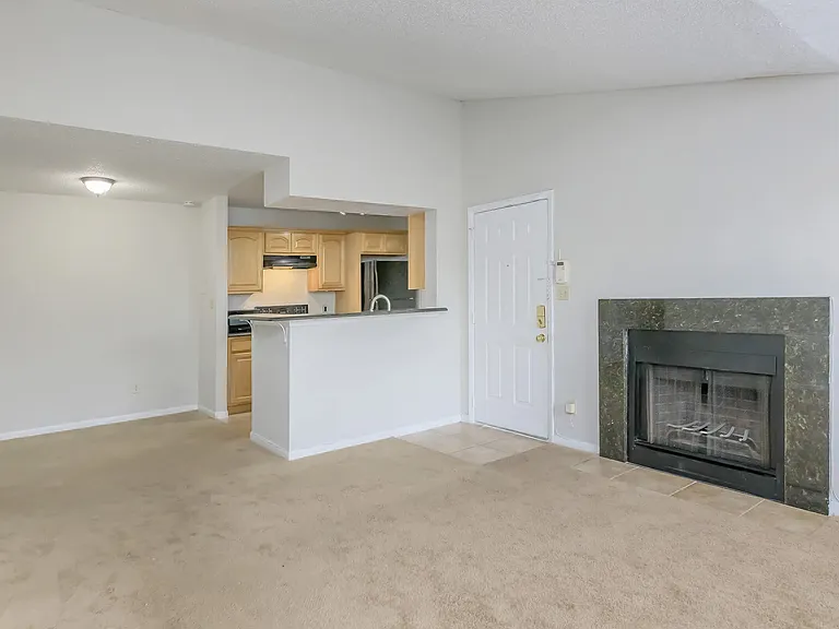 Regency Gardens Apartments — Photo 8