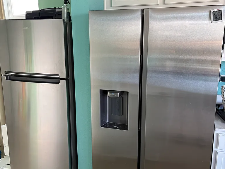 Two fridges that stay!