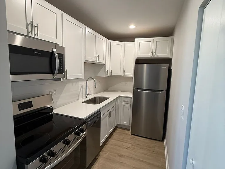 10 N Sheridan Rd. — Photo 19
