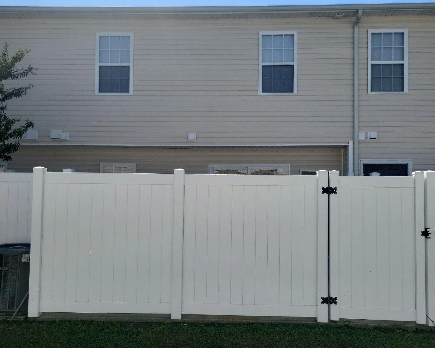 3 bed, 2.5 bath, 1457 sqft, $1,400 — Photo 2