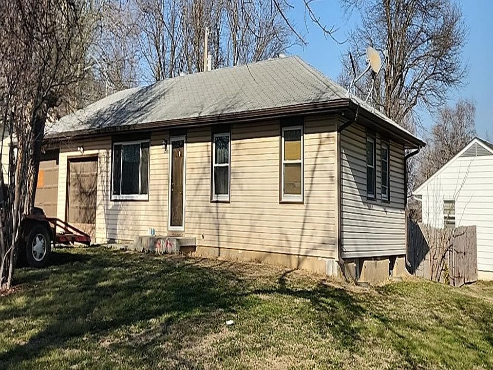 2nd image of 2401 Hillside Dr