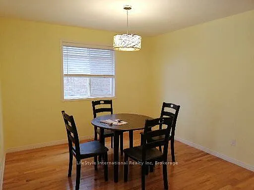 22 Clairfields Dr W #MAIN — Photo 9