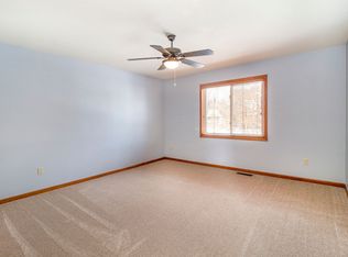 270 Willow Lake Dr, Oxford, MI 48371