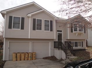 8811 NE 74th St, Kansas City, MO 64158