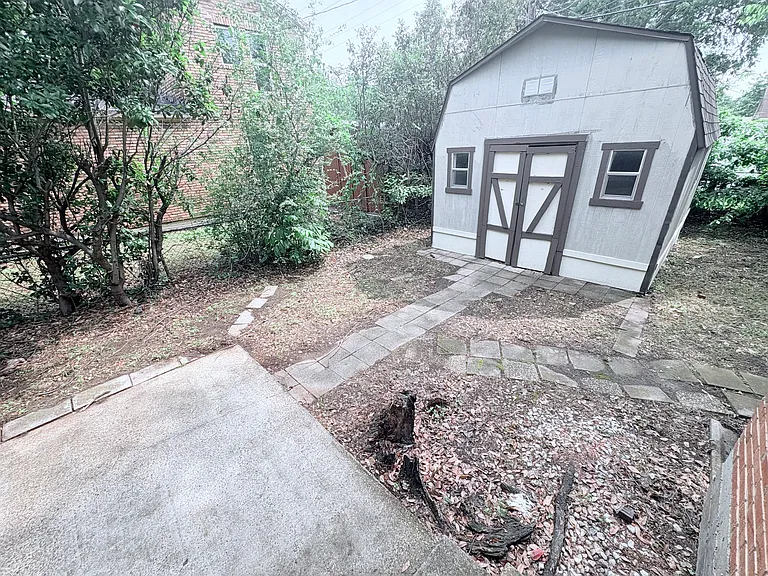1004 Powell Rd — Photo 15