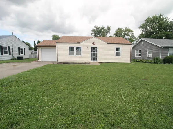2108 W 68th St, Davenport, IA 52806