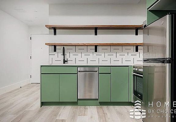 3rd image of 1510 Gates Ave #824