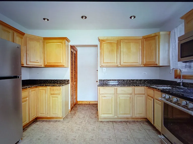 4340 Kolze Ave — Photo 8