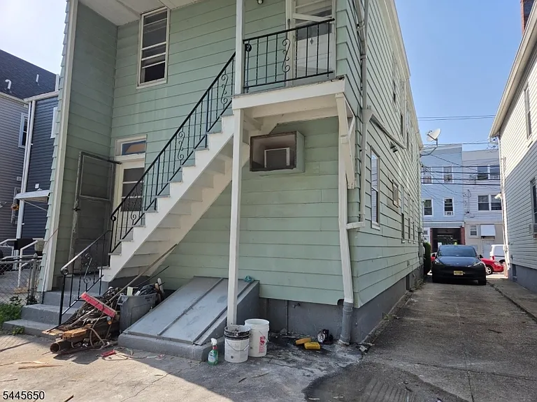 323 William St #1 — Photo 14