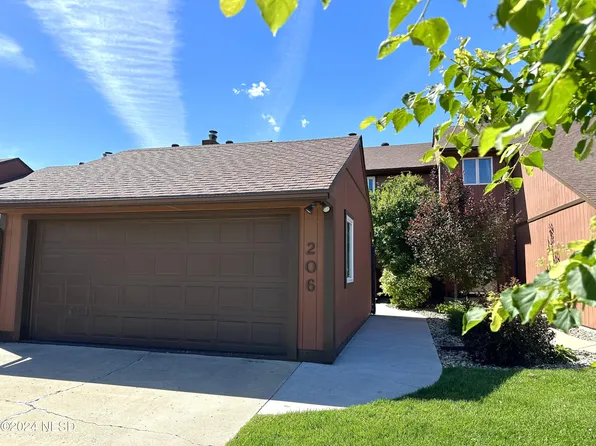 206 Summerwood Dr, Watertown, SD 57201