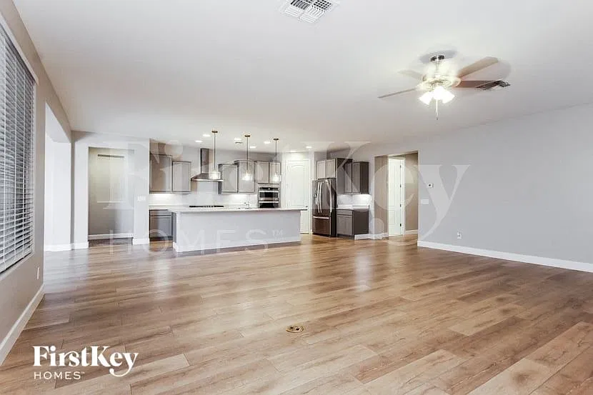 3 bed, 2.5 bath, 2453 sqft, $2,685 — Photo 3