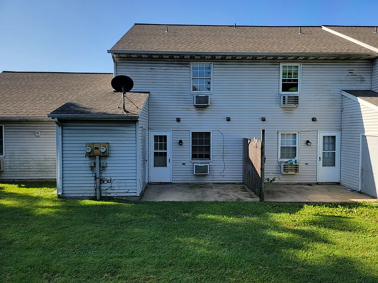 102 Bradford Dr — Photo 17