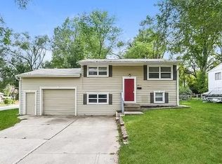 18511 E Shoshone Dr, Independence, MO 64058