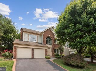 3709 Millpond Ct, Fairfax, VA 22033