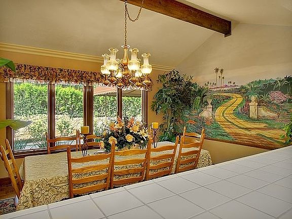 Breakfast room w/ mural
