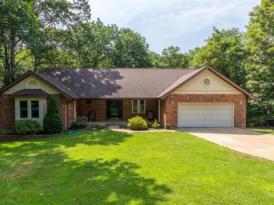 1st image of 3725 Woodview Dr