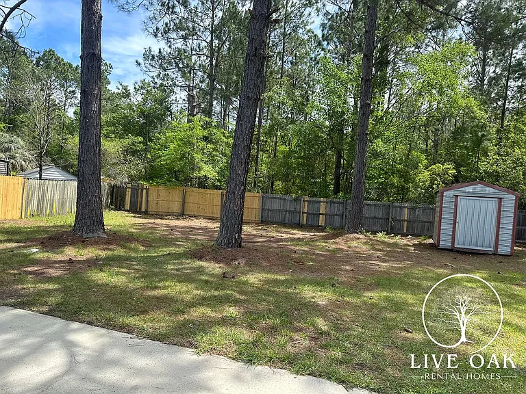 2323 Rowe St — Photo 11