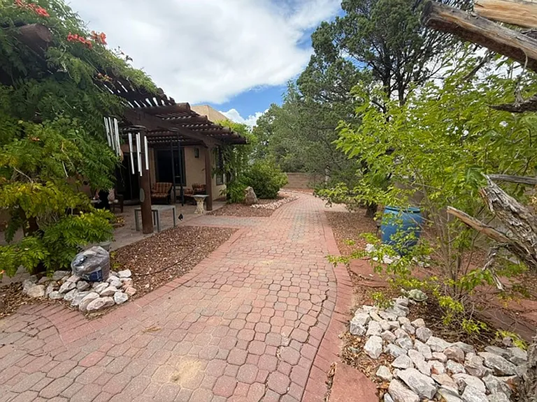 6105 Carousal Ave NW — Photo 4