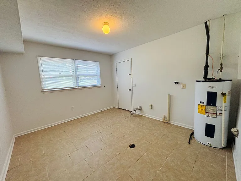 306 Woodbine Dr — Photo 6