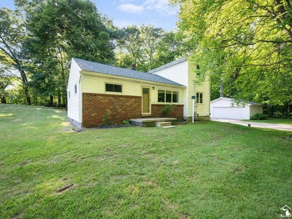 9147 Oakridge Dr, Temperance, MI 48182