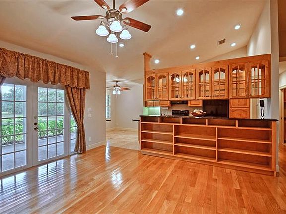 4th image of 849 Blossom Dr