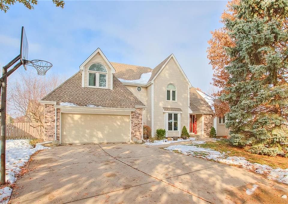 1st image of 1004 SE Bordner Dr