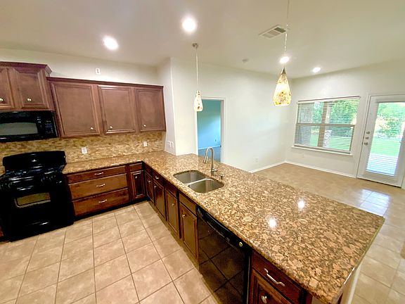 2nd image of 829 Golden Bear Ln