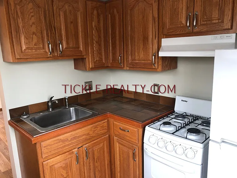 213-215-217 Meigs St — Photo 6