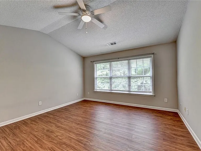 565 Alstonefield Dr — Photo 35