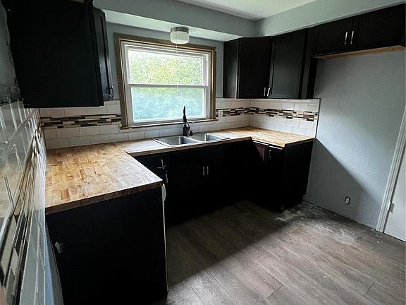 5th image of 19 Colchester Dr