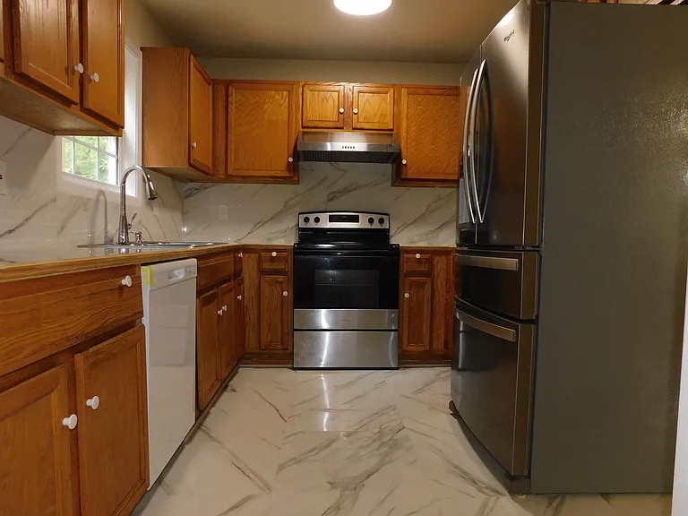 811 Kennesaw Dr — Photo 2