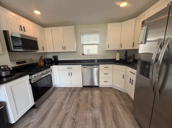 202 W Hancock St APT 1, Manchester, NH 03102