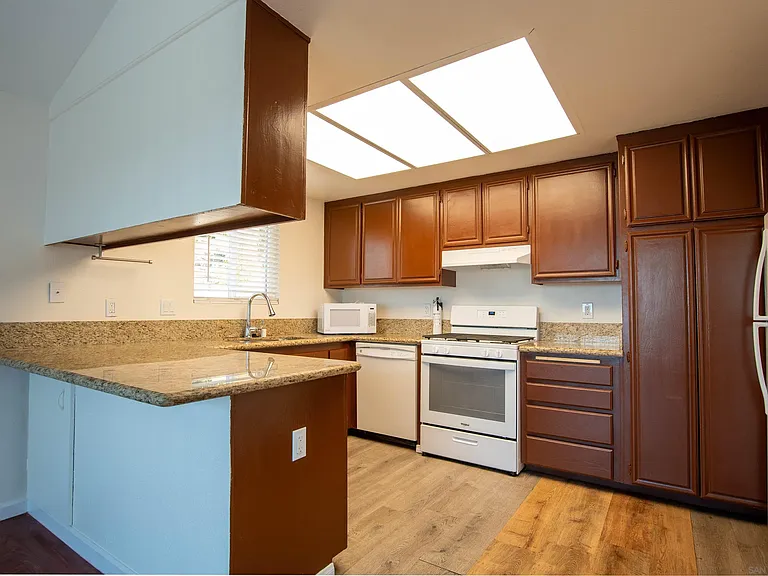 1319 Grand Ave — Photo 5
