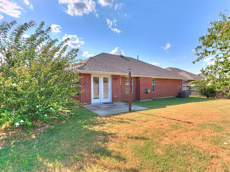 1305 Melisa Dr — Photo 7