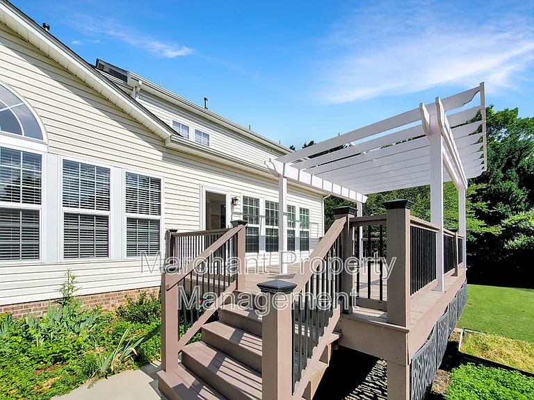 15 Silverthorn Ct — Photo 51