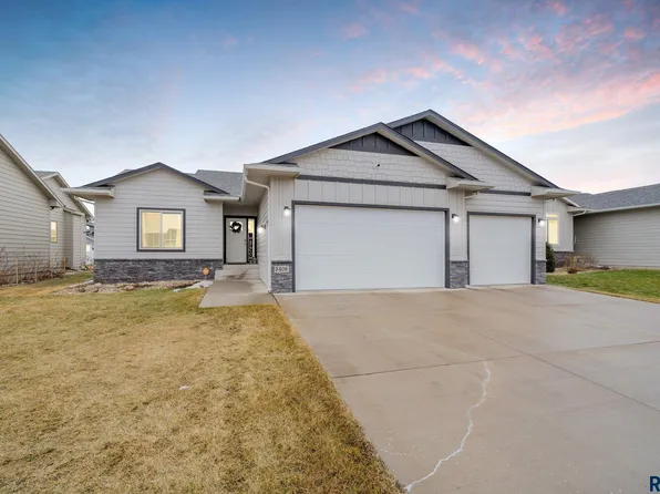 5408 S Whisper Cove Trl, Sioux Falls, SD 57108